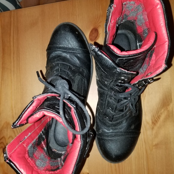 Boots - Picture 4 of 4